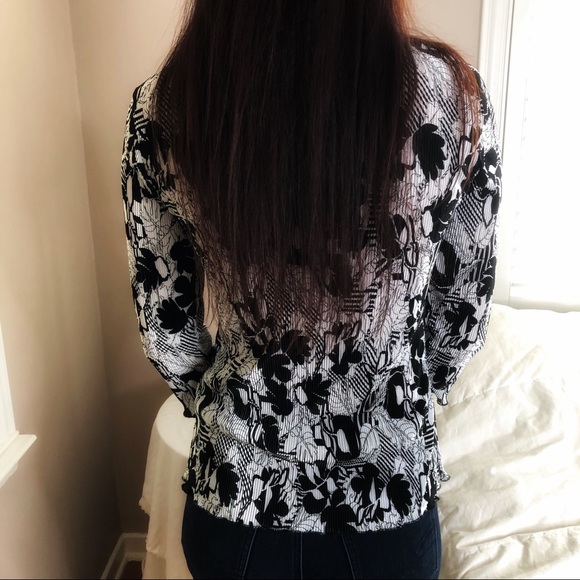 3 LEFT XS-M Chic Stretchy 2 in 1 Geometric Floral Top - Picture 5 of 5